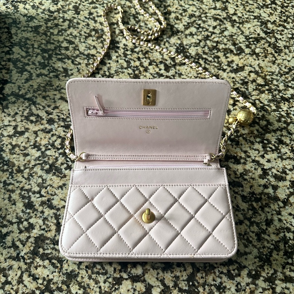 Chanel purse - Picture 2 of 4